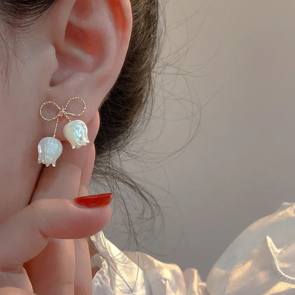 White Color Bowknot Tulip Flower Stud Earrings For Women Brincos Feminino Fashion  Rhinestone Jewelry Christmas Girl Friend Gift