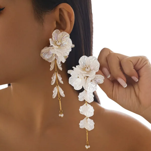 Korean Fashion Earrings Exquisite Dangle Earrings White Crystal Zirconia Flower Bridal Earring Party Jewelry for Women Aretes