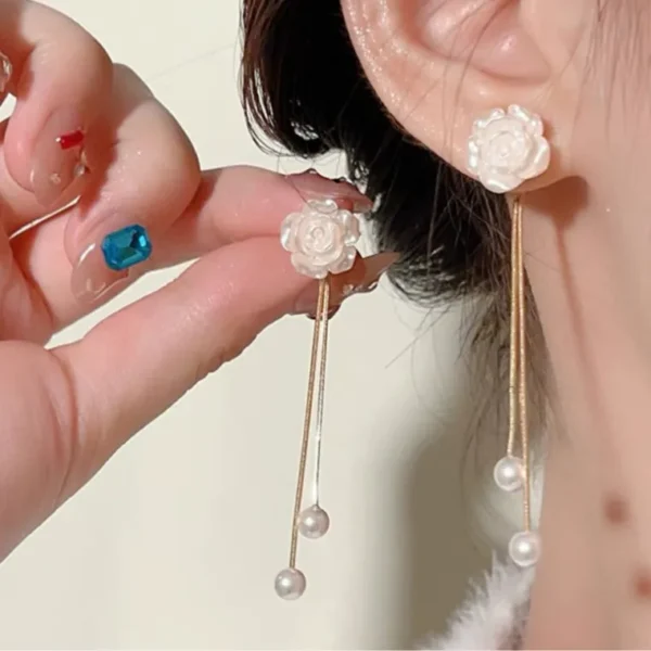 Korean Fashion Earrings Exquisite Dangle Earrings White Crystal Zirconia Flower Bridal Earring Party Jewelry for Women Aretes