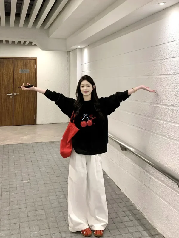 Black long sleeved T-shirt Women Autumn Winter 2025 New 100% Cotton Korean Cherry Print T-shirt Loose Y2k Top Female clothing
